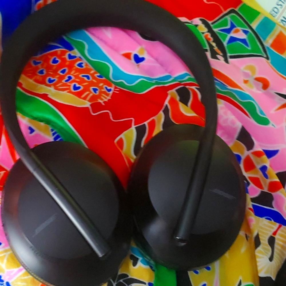 BOSE 700 noise canceling wireless headphones